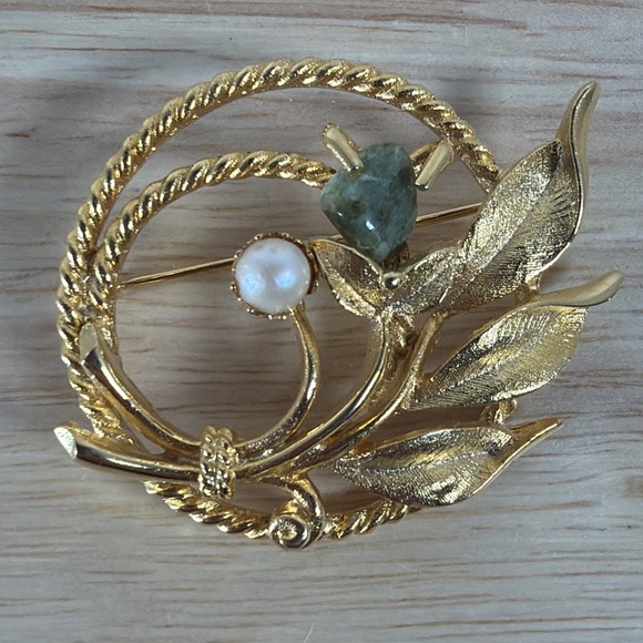 Sarah Coventry Jewelry - Vintage Sarah Coventry Jade Faux Pearl Gold-Tone Brooch Pin, Flowers, Signed